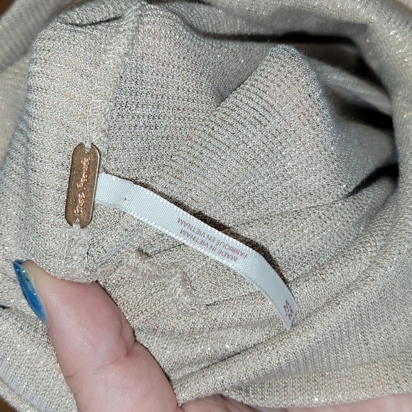 Free People gold mock turtle blouse M - Picture 5 of 5